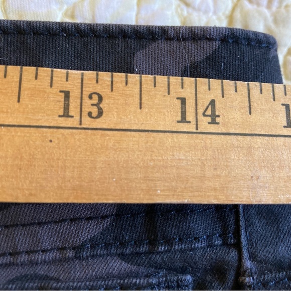 Wit and Wisdom Camo jeans 10 petite - Picture 6 of 8